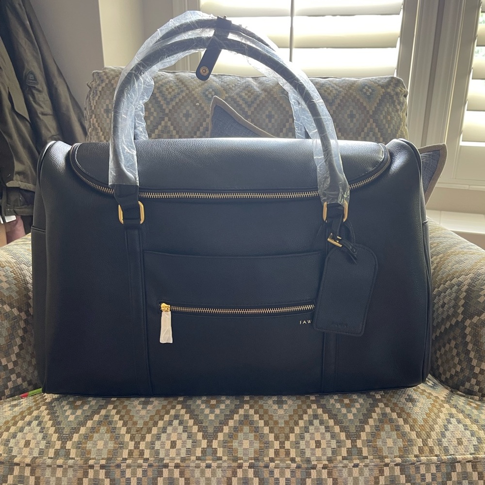 BRAND NEW! Fawn Weekender bag in Black